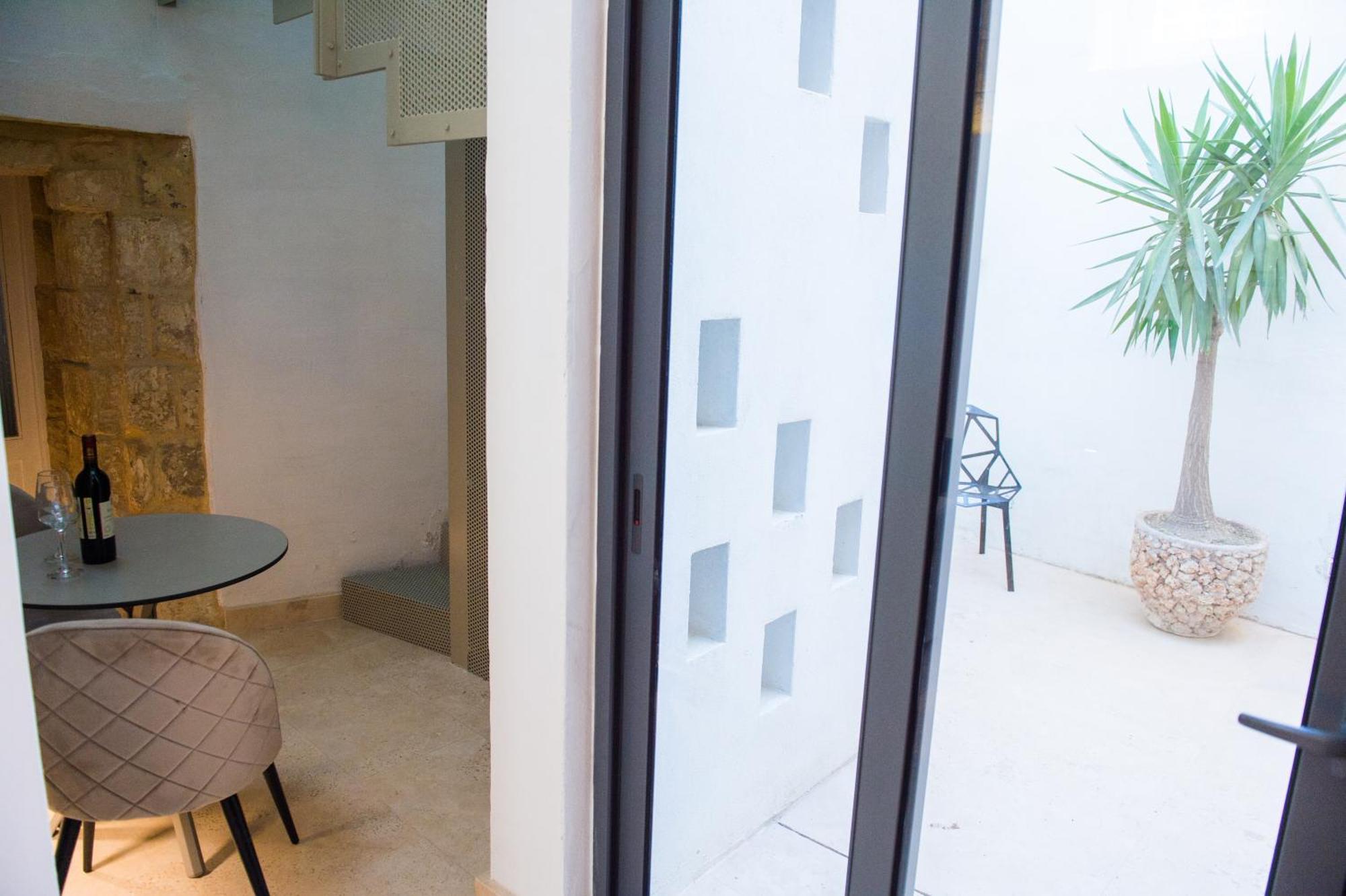 San Anton Suites Attard Bagian luar foto