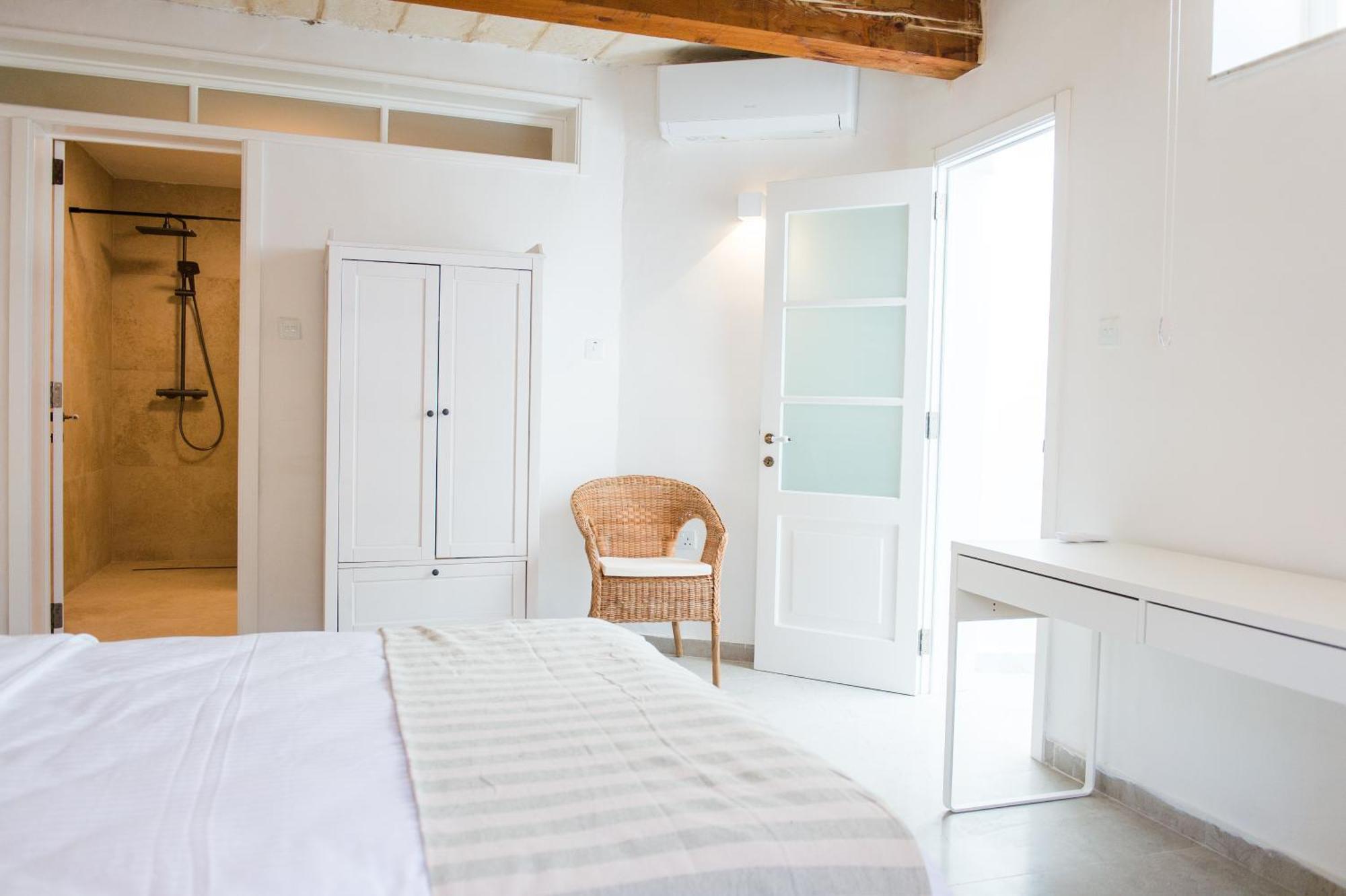San Anton Suites Attard Bagian luar foto