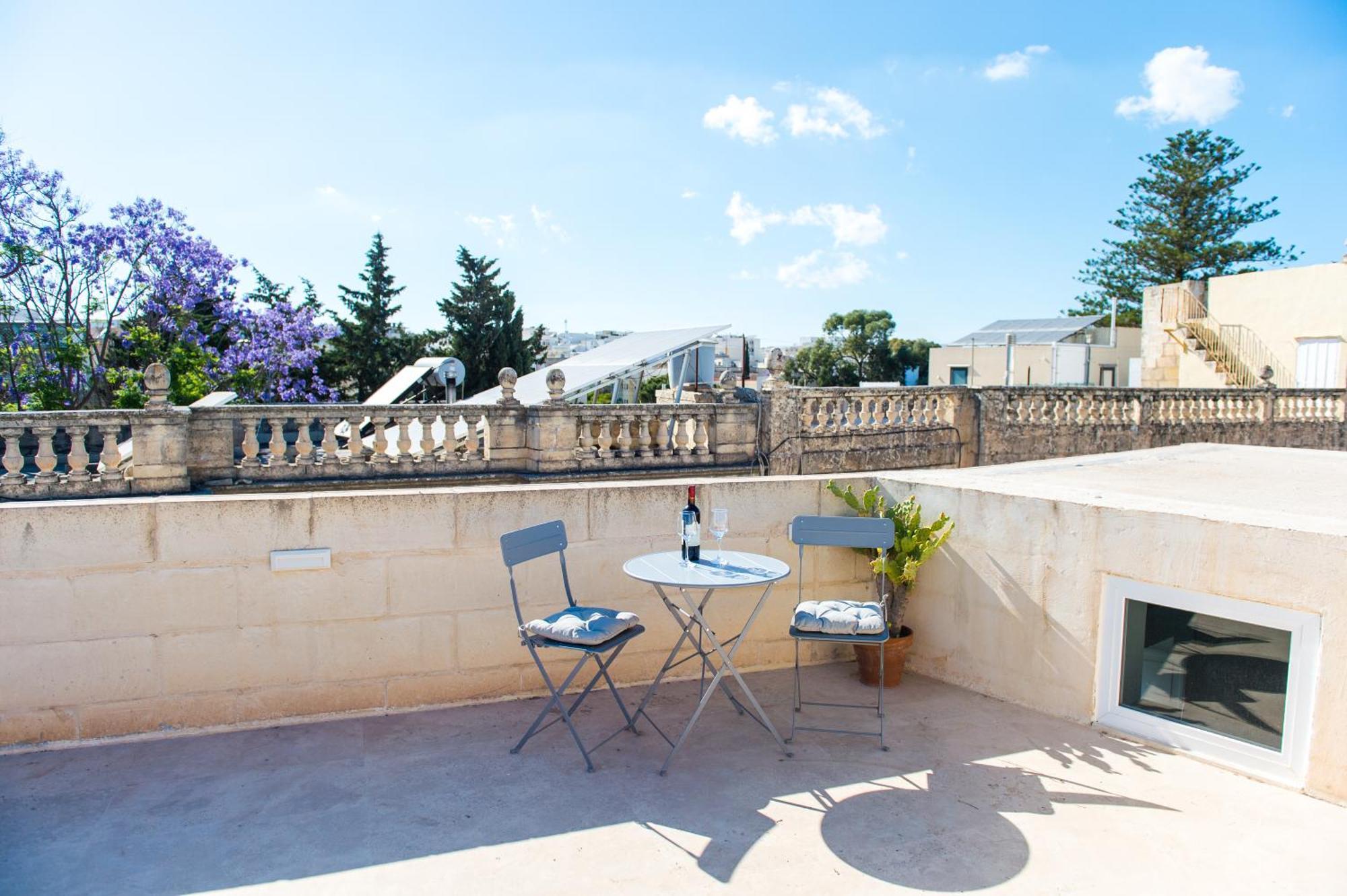 San Anton Suites Attard Bagian luar foto