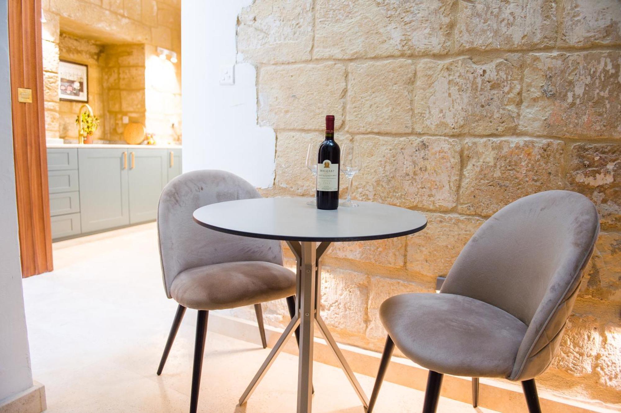 San Anton Suites Attard Bagian luar foto