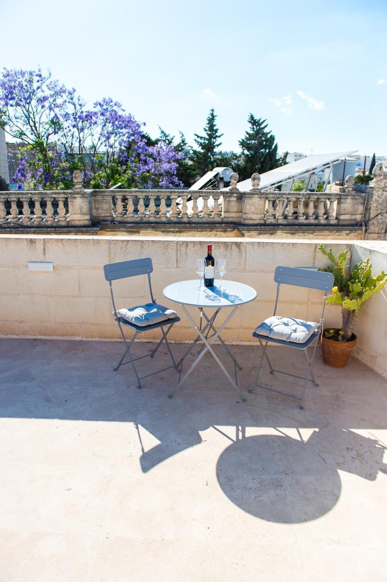 San Anton Suites Attard Bagian luar foto