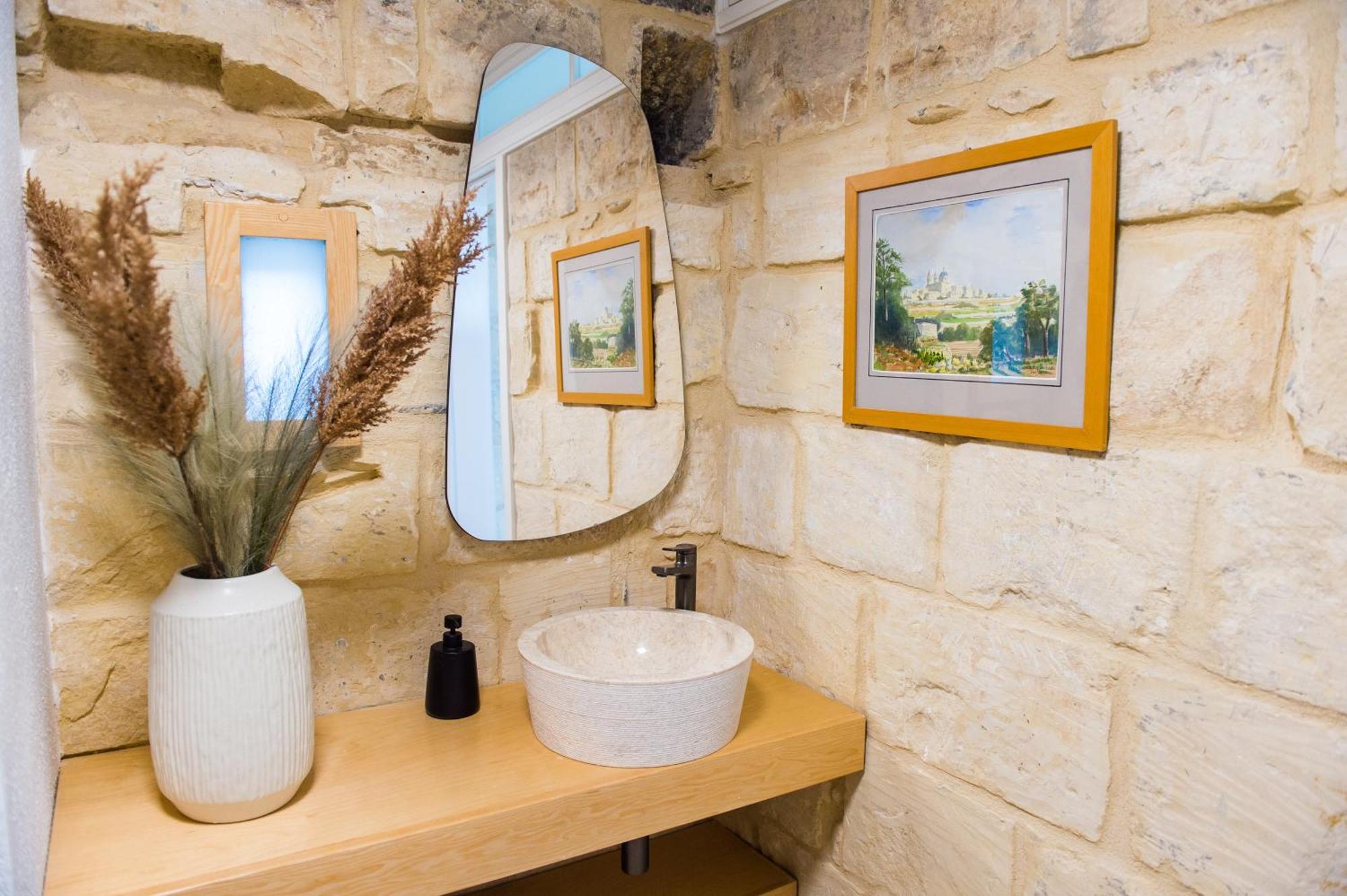 San Anton Suites Attard Bagian luar foto