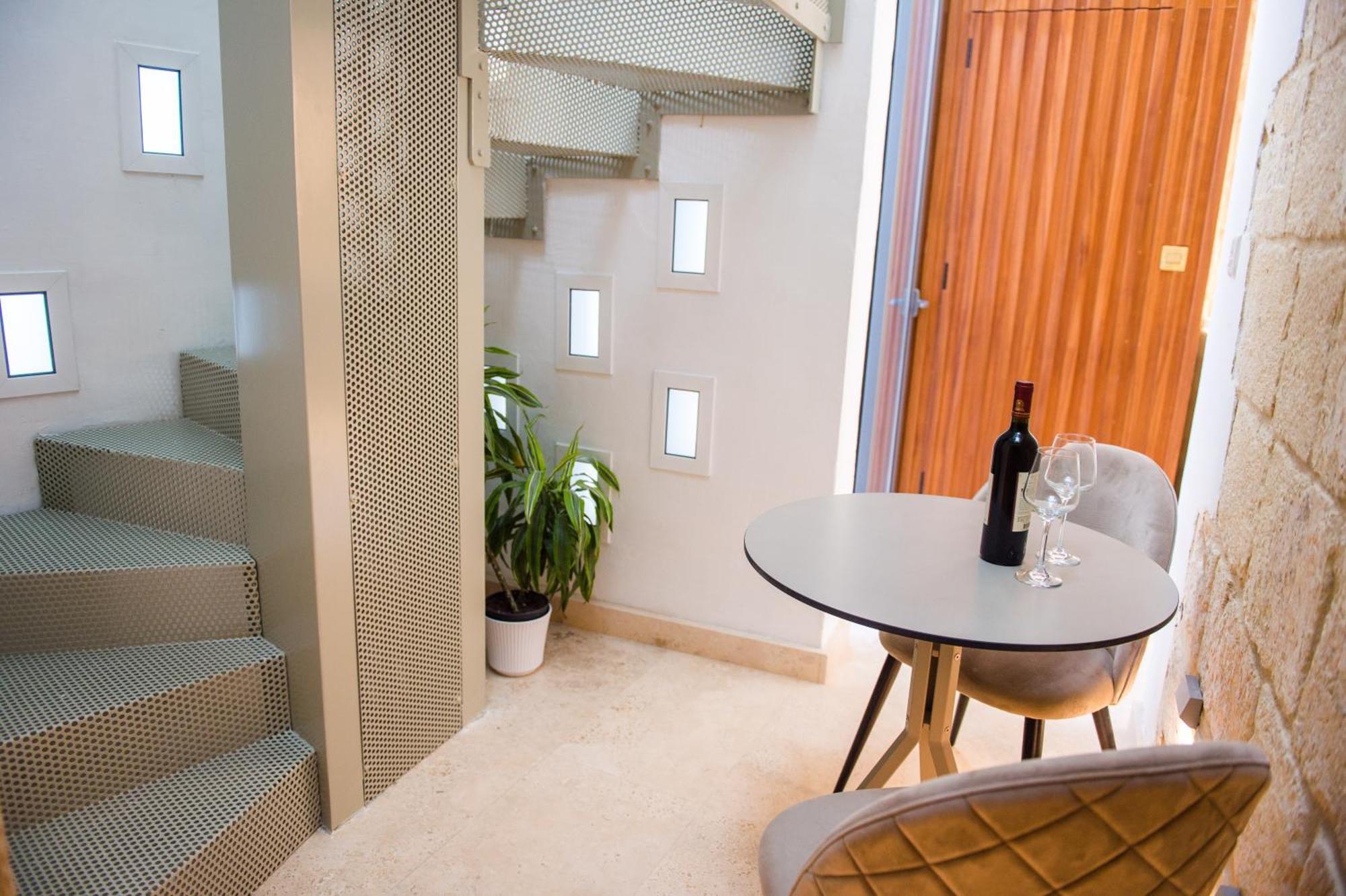San Anton Suites Attard Bagian luar foto