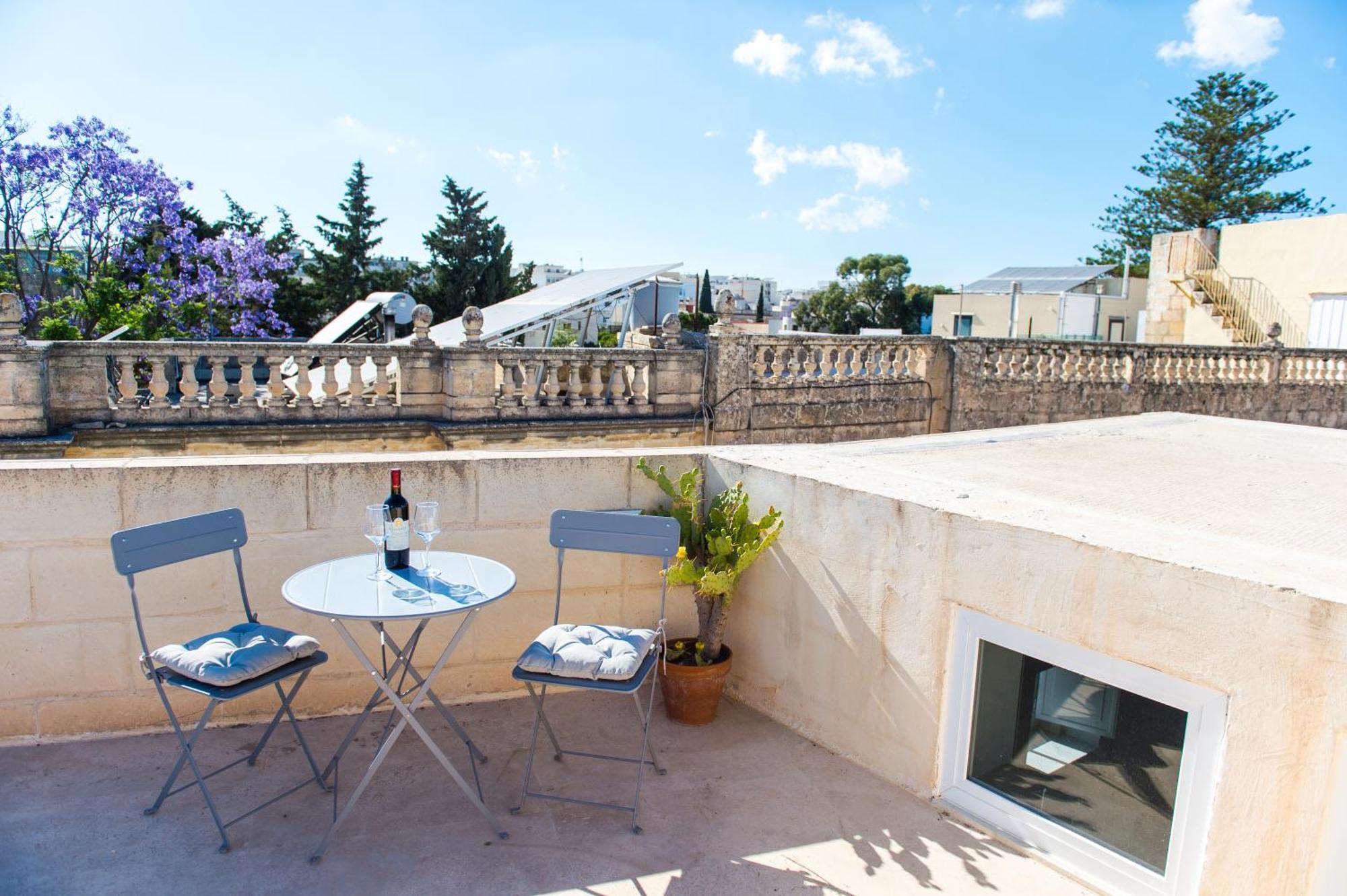 San Anton Suites Attard Bagian luar foto